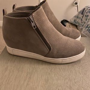 Wedge sneaker